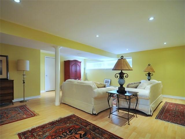 46 Montvale Dr, House detached with 3 bedrooms, 2 bathrooms and 2 parking in Toronto ON | Image 5