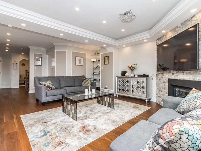 4408 Romfield Cres, House detached with 4 bedrooms, 4 bathrooms and 4 parking in Mississauga ON | Image 2