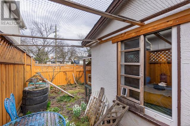 2832 Shakespeare St, House detached with 2 bedrooms, 2 bathrooms and 2 parking in Victoria BC | Image 17