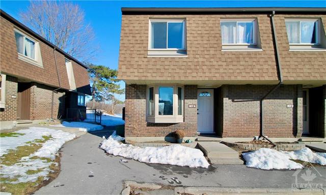 a - 907 Elmsmere Road, Townhouse with 4 bedrooms, 2 bathrooms and 1 parking in Ottawa ON | Image 1