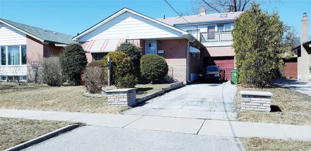 81 Taysham Cres, House detached with 2 bedrooms, 1 bathrooms and 2 parking in Toronto ON | Image 1
