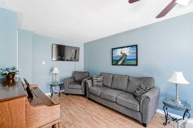 52 Wickstead Crt, Townhouse with 2 bedrooms, 3 bathrooms and 1 parking in Brampton ON | Image 2
