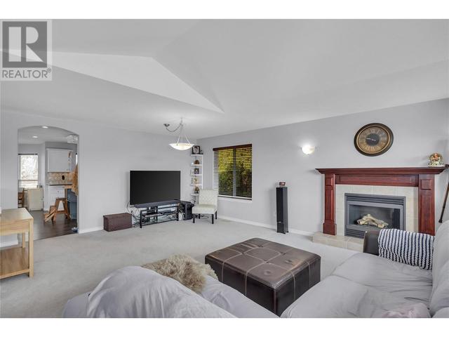 1236 Cerise Drive, House detached with 4 bedrooms, 3 bathrooms and 4 parking in Kelowna BC | Image 11
