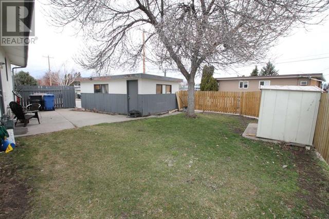 2009 28 Street S, House detached with 5 bedrooms, 3 bathrooms and 4 parking in Lethbridge AB | Image 5
