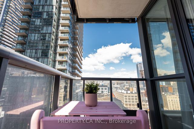 1402 - 295 Adelaide St W, Condo with 2 bedrooms, 2 bathrooms and 1 parking in Toronto ON | Image 11