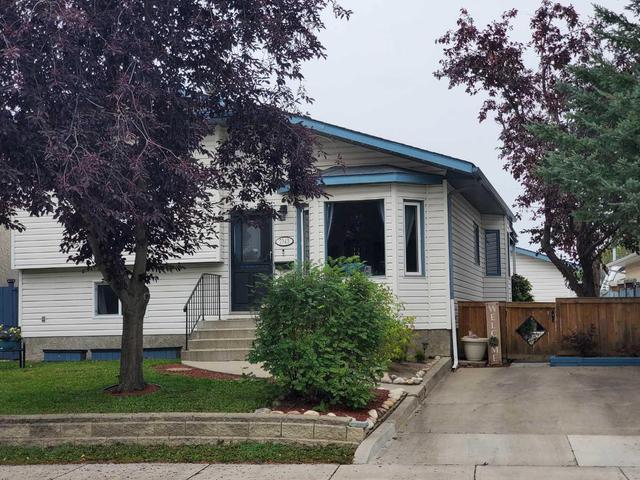 7043 Poplar Drive, House detached with 3 bedrooms, 2 bathrooms and 3 parking in Grande Prairie AB | Image 2