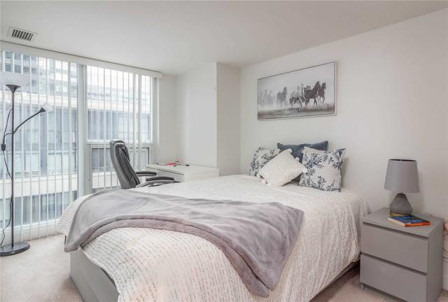901 - 25 Capreol Crt, Condo with 1 bedrooms, 1 bathrooms and 1 parking in Toronto ON | Image 19