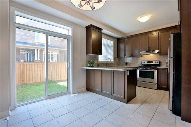 239 Sarah Cline Dr, House attached with 3 bedrooms, 4 bathrooms and 1 parking in Oakville ON | Image 9