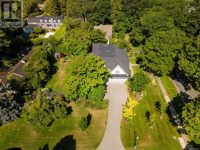 2695 Lansdowne Rd, House detached with 4 bedrooms, 5 bathrooms and 4 parking in Oak Bay BC | Image 47