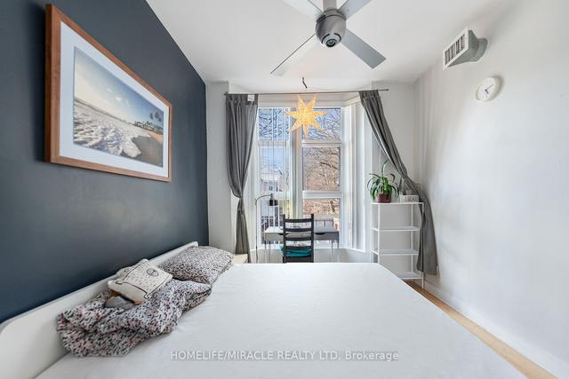 4 - 2362 Queen St E, Condo with 2 bedrooms, 2 bathrooms and 1 parking in Toronto ON | Image 2