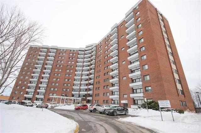 820 - 20 Chesterton Drive, Condo with 2 bedrooms, 1 bathrooms and 1 parking in Ottawa ON | Image 1