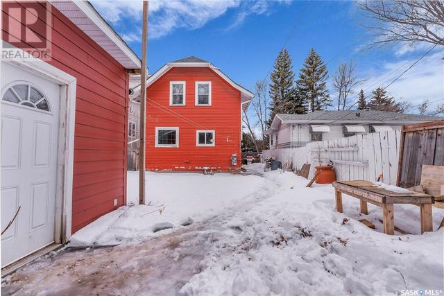 2025 St Charles Avenue, House detached with 3 bedrooms, 2 bathrooms and null parking in Saskatoon SK | Image 37