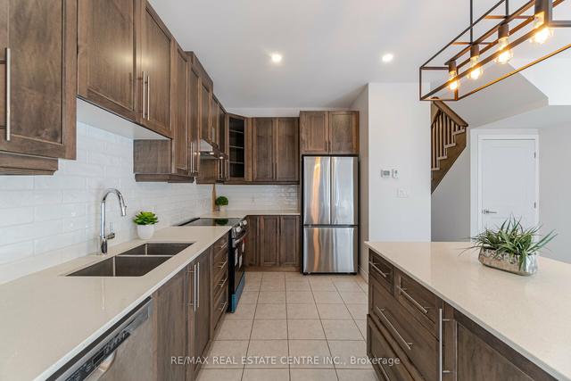 48 - 30 Times Square Blvd, House attached with 3 bedrooms, 4 bathrooms and 2 parking in Hamilton ON | Image 2