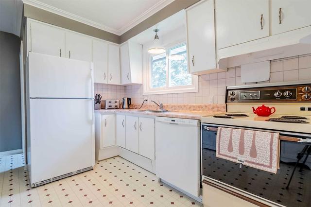 384 Bunting Rd, House detached with 3 bedrooms, 1 bathrooms and 5 parking in St. Catharines ON | Image 16