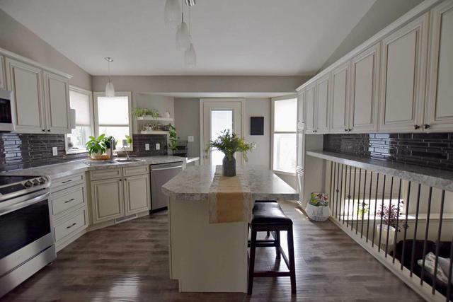 9503 94 Street, House detached with 4 bedrooms, 2 bathrooms and 4 parking in Wembley AB | Image 9
