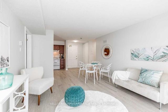 213 - 49 Jacobs Terr, Condo with 2 bedrooms, 2 bathrooms and 1 parking in Barrie ON | Image 3