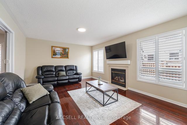 30 Raccoon St, House detached with 4 bedrooms, 3 bathrooms and 2 parking in Brampton ON | Image 4