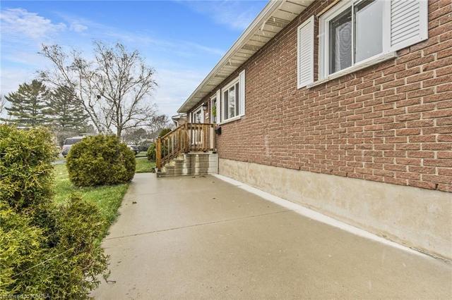 674 Sussex Boulevard, House detached with 4 bedrooms, 2 bathrooms and 2 parking in Kingston ON | Image 35