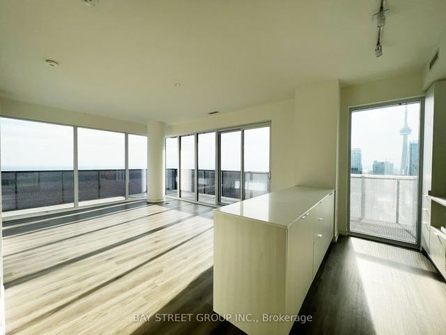 6209 - 138 Downes St, Condo with 3 bedrooms, 3 bathrooms and 1 parking in Toronto ON | Image 2