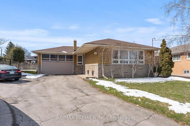 41 Allonsius Dr, House detached with 3 bedrooms, 2 bathrooms and 6 parking in Toronto ON | Image 1