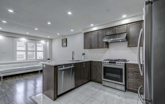 9 Frasson Dr, House attached with 3 bedrooms, 3 bathrooms and 2 parking in Guelph ON | Image 37