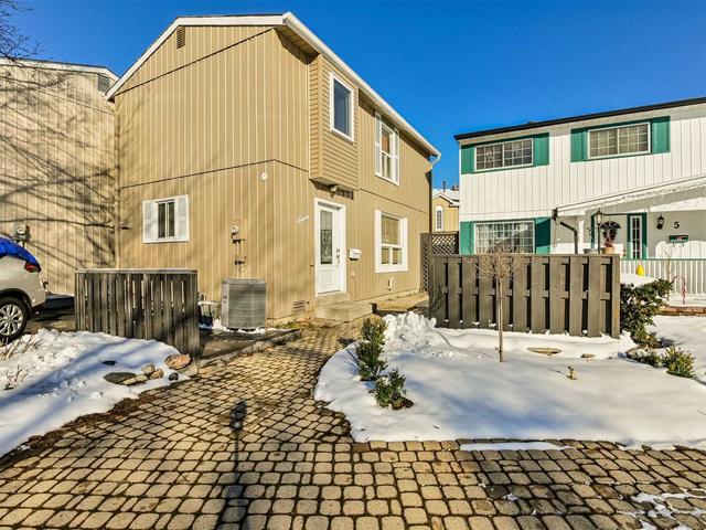 7 Huntingwood Cres, House detached with 3 bedrooms, 3 bathrooms and 4 parking in Brampton ON | Image 12