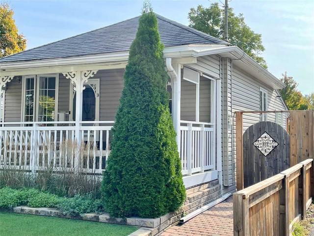 30 College St, House detached with 2 bedrooms, 1 bathrooms and 6 parking in Halton Hills ON | Image 7