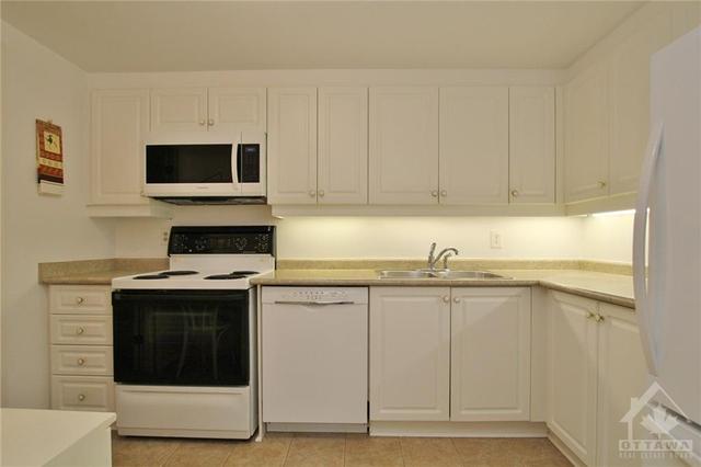 105 - 3099 Carling Avenue, Condo with 2 bedrooms, 2 bathrooms and 1 parking in Ottawa ON | Image 5