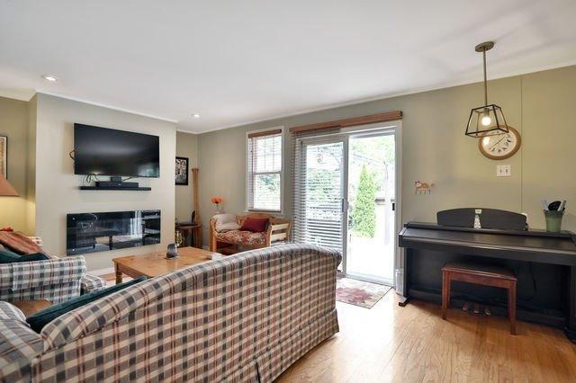 303 Park St W, House detached with 3 bedrooms, 2 bathrooms and 1 parking in Hamilton ON | Image 9