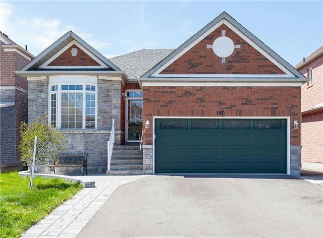 (upper) - 197 Matthew Dr, House detached with 3 bedrooms, 2 bathrooms and 3 parking in Vaughan ON | Image 1