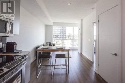 1001 - 60 Berwick Ave, Condo with 1 bedrooms, 1 bathrooms and 1 parking in Toronto ON | Image 2