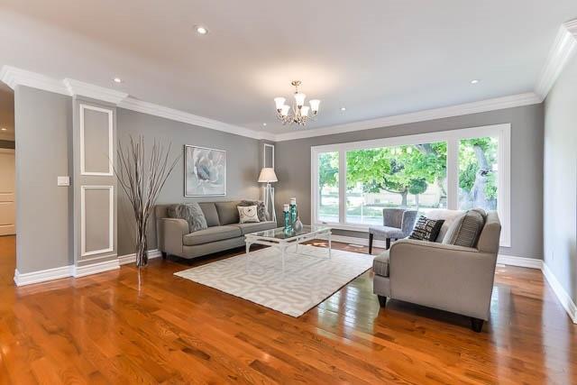 192 Overbrook Pl, House detached with 3 bedrooms, 3 bathrooms and 4 parking in Toronto ON | Image 4