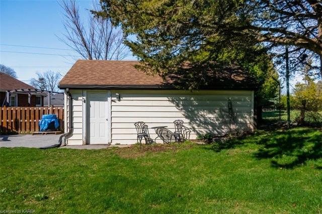 85 First Avenue, House detached with 3 bedrooms, 1 bathrooms and 5 parking in Quinte West ON | Image 6