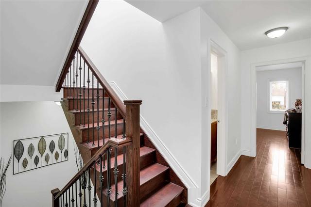 13 Lippincott St E, House attached with 5 bedrooms, 4 bathrooms and 1 parking in Toronto ON | Image 4