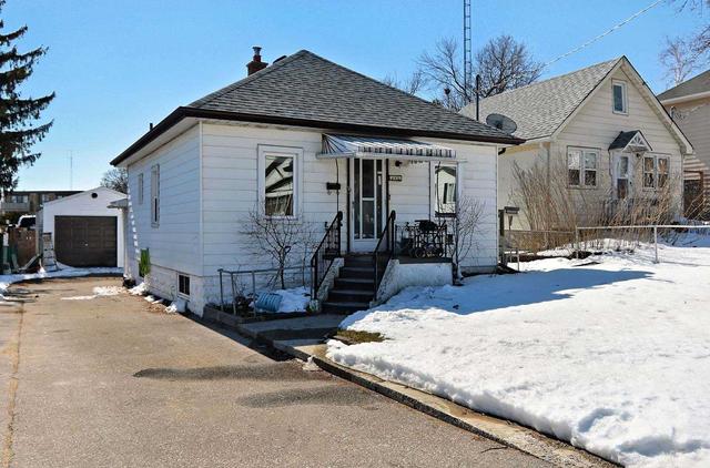 371 Adelaide Ave W, House detached with 1 bedrooms, 2 bathrooms and 4 parking in Oshawa ON | Image 1