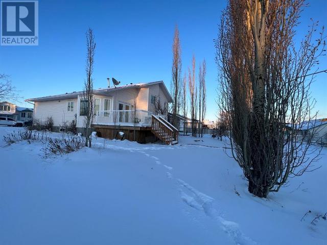 9121 111 Avenue, House detached with 4 bedrooms, 3 bathrooms and 4 parking in Grande Prairie AB | Image 3
