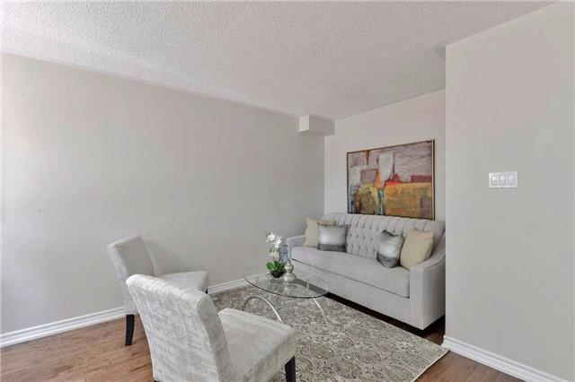 39 Kelso Cres, House attached with 3 bedrooms, 3 bathrooms and 3 parking in Vaughan ON | Image 4