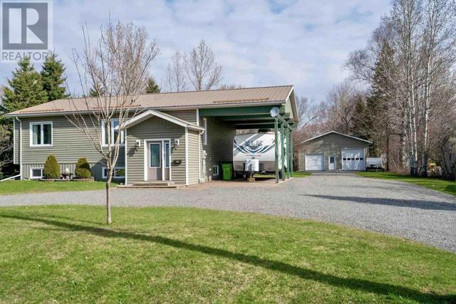 1162 Wallace Ter, House detached with 3 bedrooms, 2 bathrooms and null parking in Sault Ste. Marie ON | Image 2