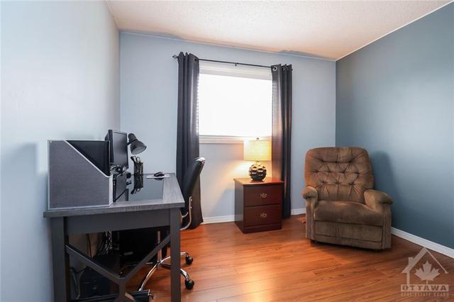 66 Knollsbrook Drive, Home with 3 bedrooms, 2 bathrooms and 3 parking in Ottawa ON | Image 24