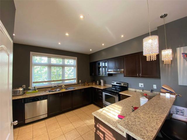 15a Oak St, House attached with 2 bedrooms, 2 bathrooms and 2 parking in Toronto ON | Image 11
