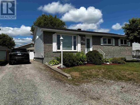 36 Hazel St, House detached with 4 bedrooms, 2 bathrooms and null parking in Kapuskasing ON | Card Image