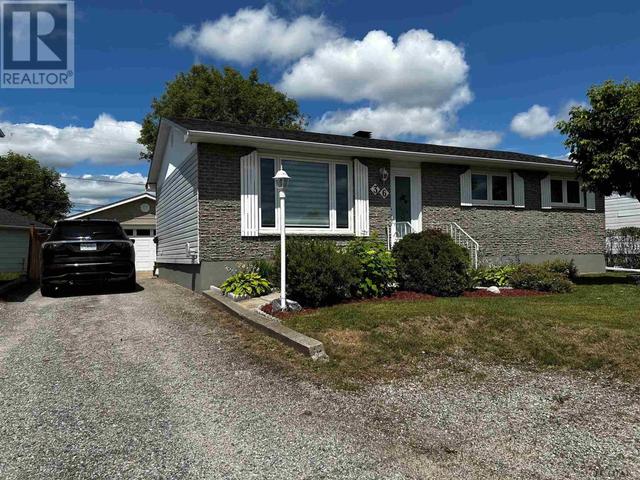 36 Hazel St, House detached with 4 bedrooms, 2 bathrooms and null parking in Kapuskasing ON | Image 1