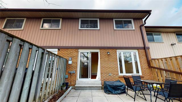 22 - 30 Dundalk Dr, Townhouse with 3 bedrooms, 2 bathrooms and 2 parking in Toronto ON | Image 4