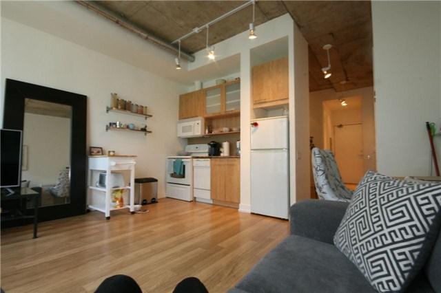 404 - 66 Portland St, Condo with 1 bedrooms, 1 bathrooms and null parking in Toronto ON | Image 2