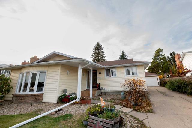 4220 110 Street Nw, House detached with 5 bedrooms, 2 bathrooms and 4 parking in Edmonton AB | Image 3