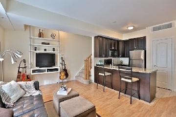 th6 - 88 Carr St, Townhouse with 2 bedrooms, 1 bathrooms and 1 parking in Toronto ON | Image 2