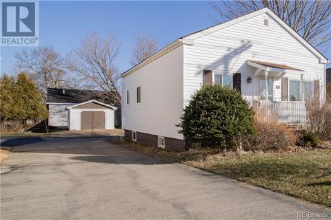 260 Maple Avenue, House detached with 2 bedrooms, 1 bathrooms and null parking in Sussex NB | Card Image