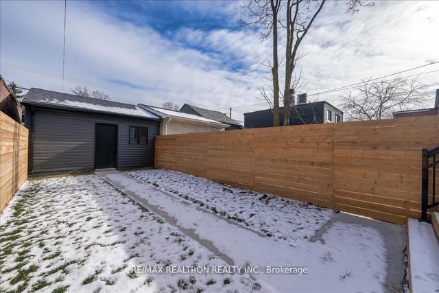 225 Christie St, House semidetached with 3 bedrooms, 4 bathrooms and 2.5 parking in Toronto ON | Image 32