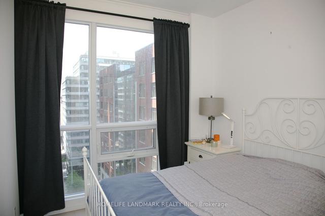 1011 - 70 Temperance St, Condo with 2 bedrooms, 2 bathrooms and 0 parking in Toronto ON | Image 2