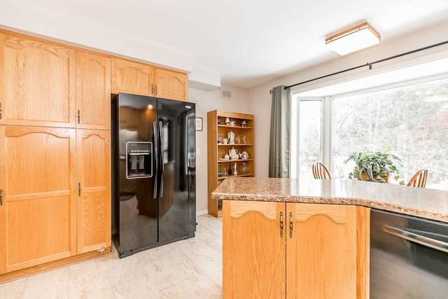 943 Wayne Dr, House detached with 3 bedrooms, 3 bathrooms and 4 parking in Newmarket ON | Image 4